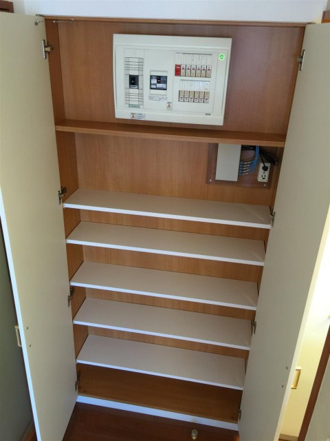 クリオ八幡山壱番館　リビングダイニングキッチン収納