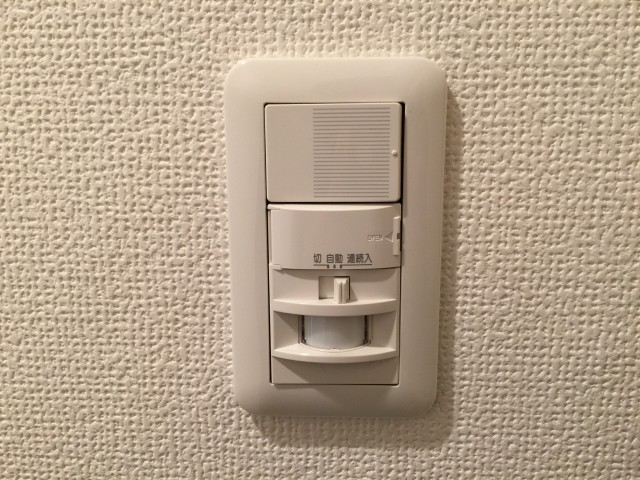 パレス三條　人感センサー