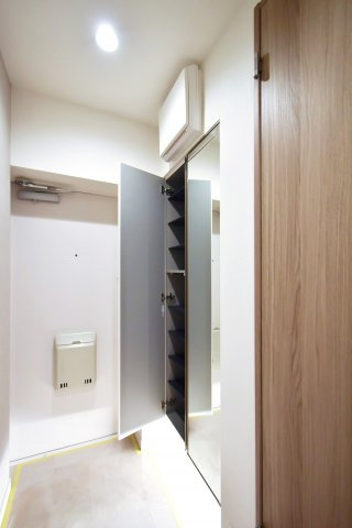 ドミシール田園 玄関廊下