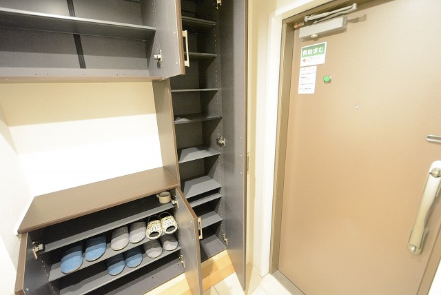 三田ナショナルコート　玄関