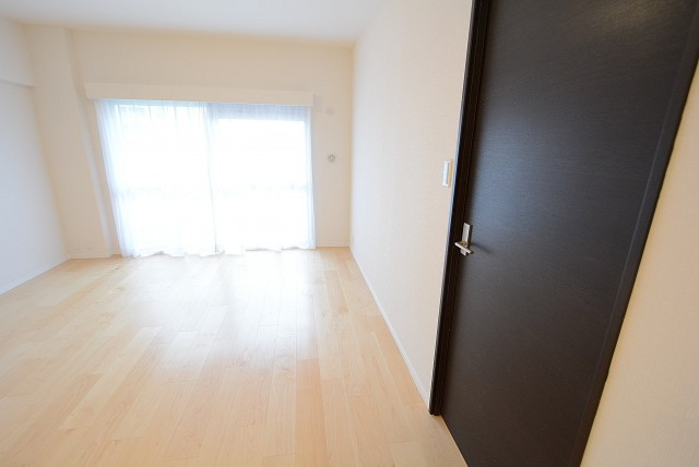 三田ナショナルコート　洋室７帖