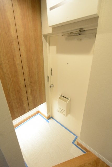 クレール三田 玄関