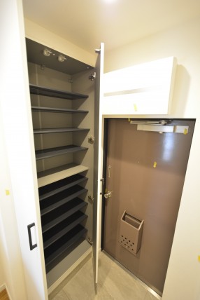 クレール三田 玄関