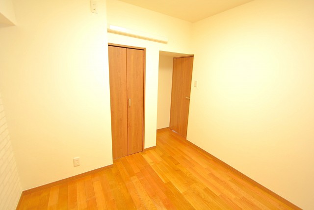 パレス三條 洋室1