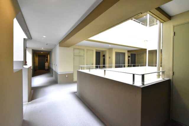 ジェイパーク渋谷神泉 玄関