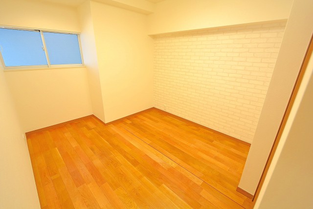 パレス三條 洋室1