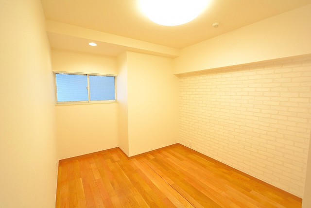 パレス三條 洋室1