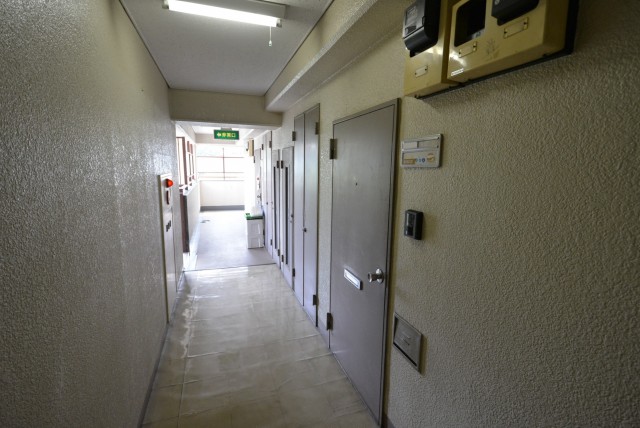 クレール三田 玄関