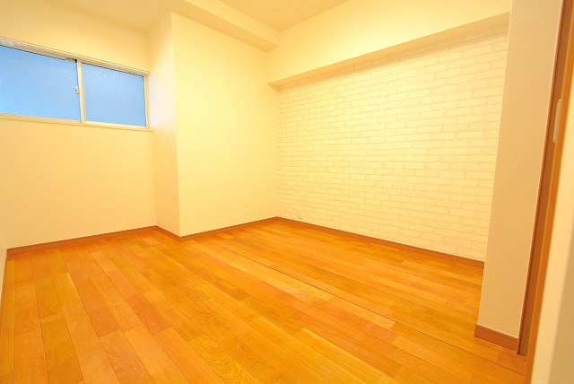 パレス三條 洋室1