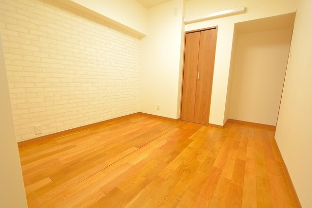 パレス三條 洋室1