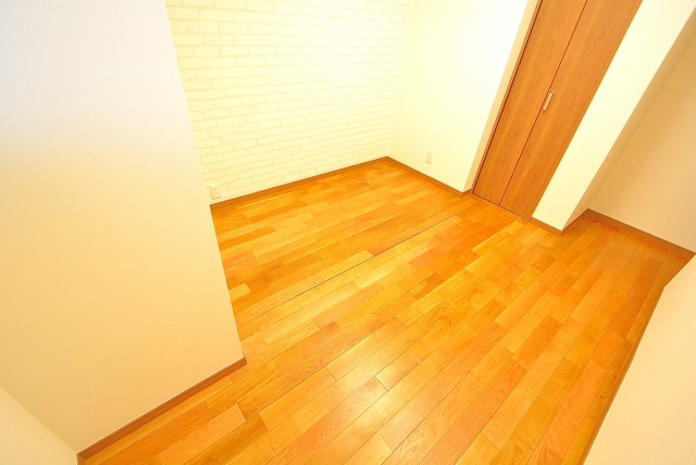 パレス三條 洋室1