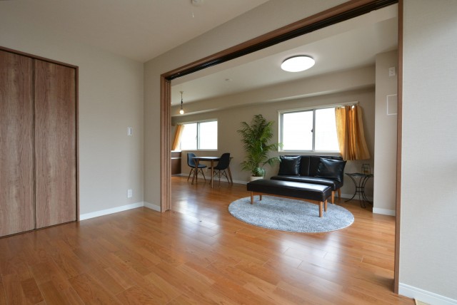 クレール三田 洋室1