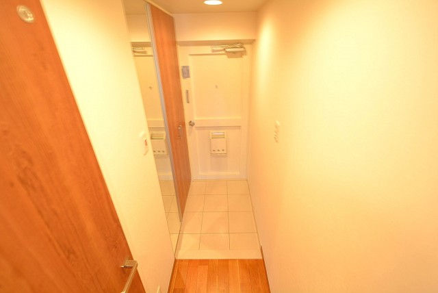 パレス三條 玄関