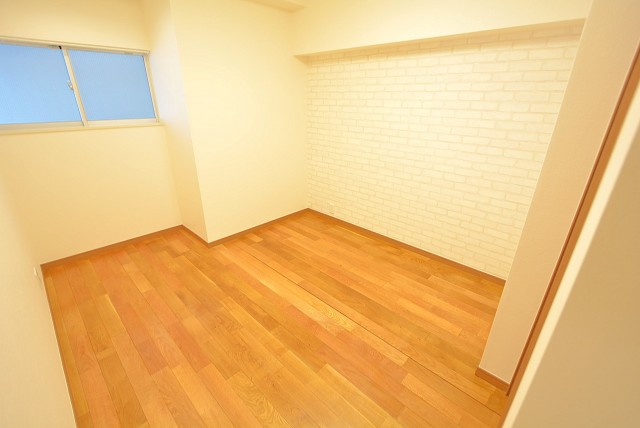 パレス三條 洋室1