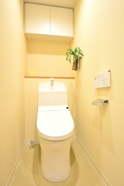 ヴァンヴェール世田谷　ウォシュレット付きトイレ