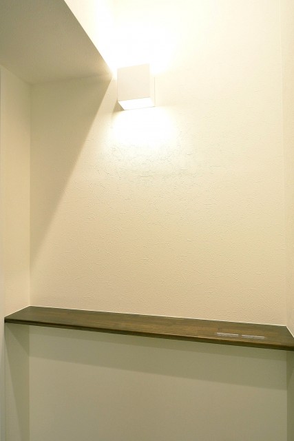 ルミネ日本橋　廊下のカウンター