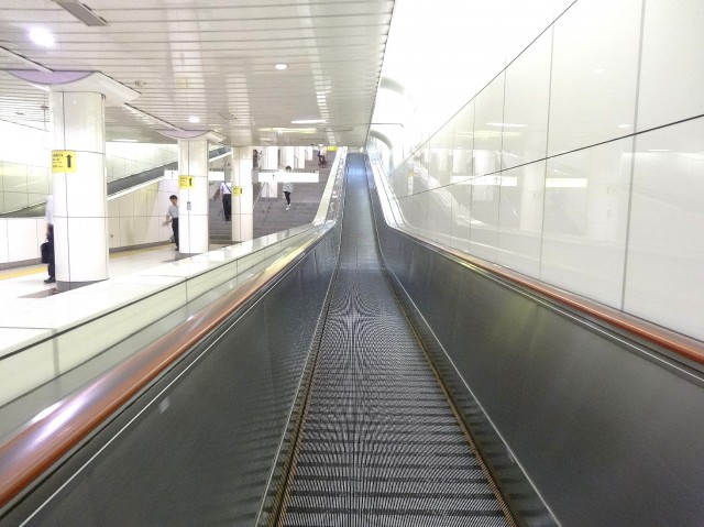 ルミネ日本橋　動く歩道