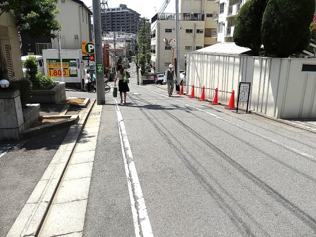東建参宮橋マンション　前面道路