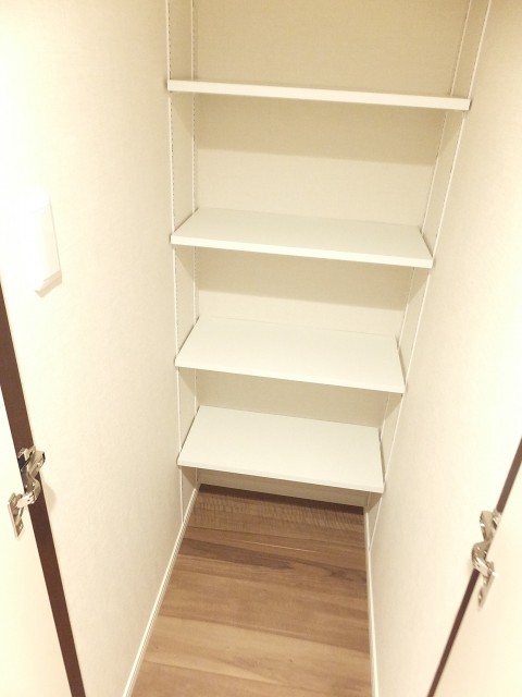 黎明マンション　廊下の収納