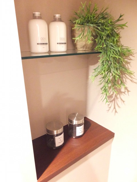 黎明マンション　洗濯機置場横の棚