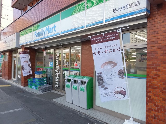 黎明マンション　お隣のコンビニ