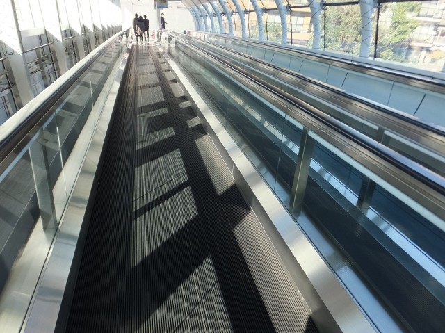 ソフトタウン晴海　動く歩道