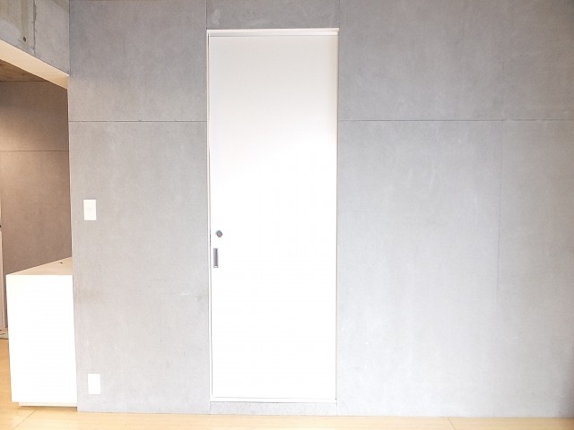 自由が丘タウンハウス　洗面室の扉