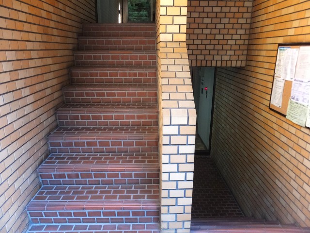 自由が丘タウンハウス　共用階段