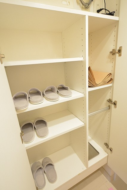 レグノ・スイート三軒茶屋　傘も入るシューズＢＯＸ