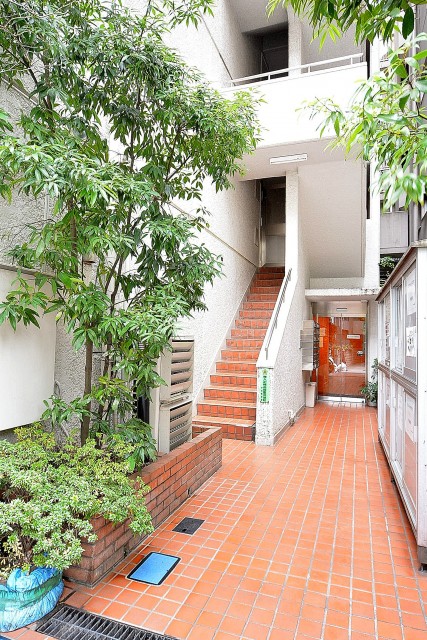 ハイツサト赤坂　エントランスアプローチ