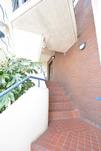 エイト大森ハイツ　エントランス階段