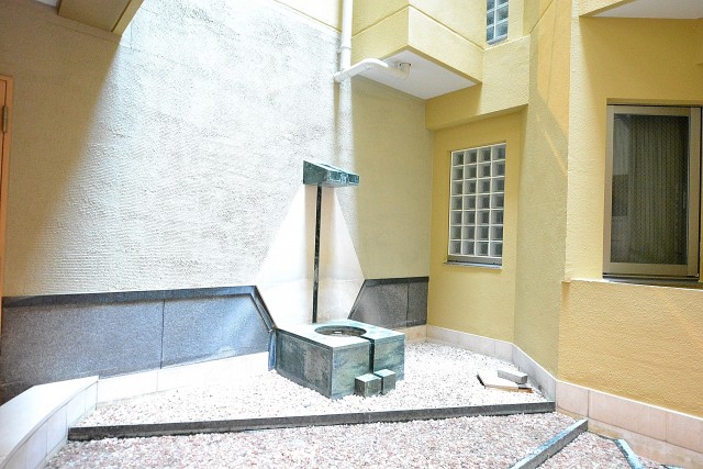 ジェイパーク渋谷神泉　エントランスのオブジェ