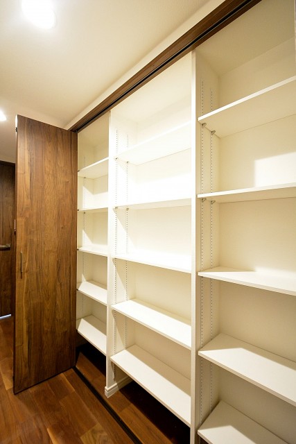 ライオンズマンション乃木坂　廊下収納