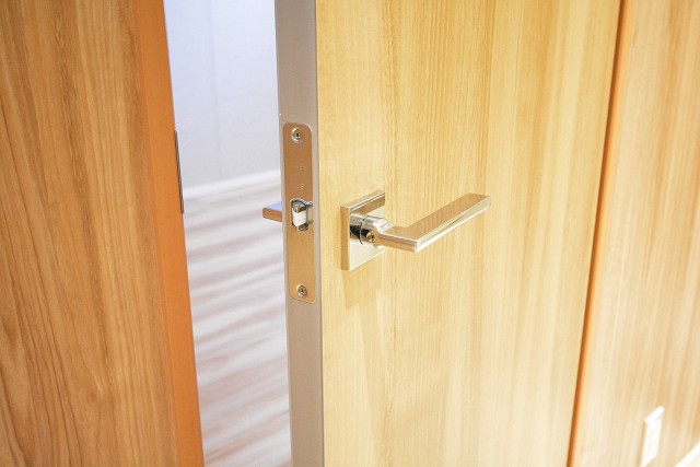 代官山マンション　ベッドルーム①ドア