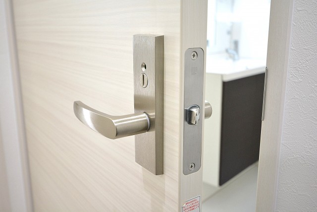 ハイツサト赤坂　サニタリールームドア