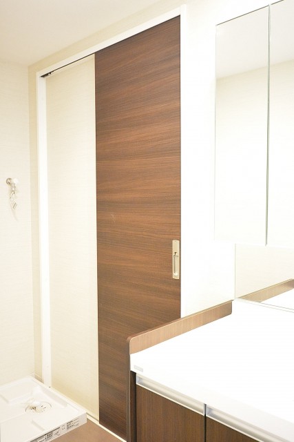 サンハイツ北新宿　洗面室からキッチンへ