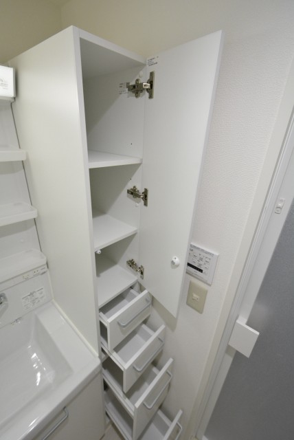 秀和奥沢レジデンス　洗面室収納