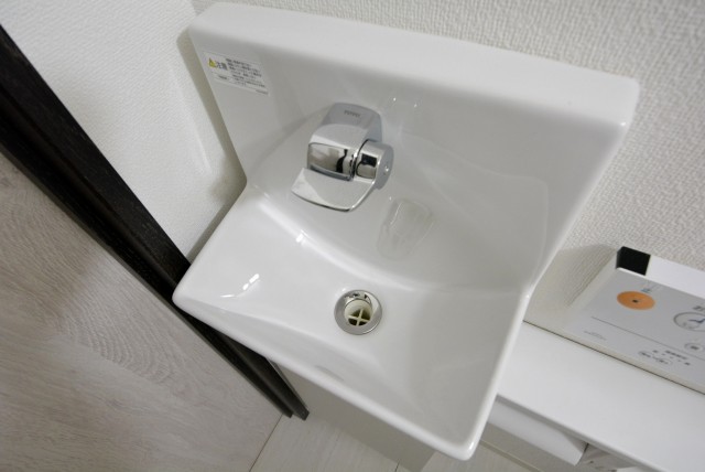 秀和奥沢レジデンス　トイレ手洗いキャビネット