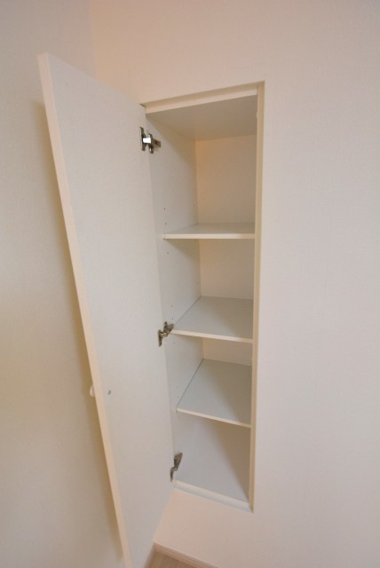 秀和奥沢レジデンス　洋室約７帖収納