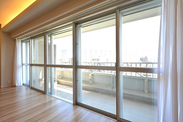 代官山マンション　リビングダイニングの窓