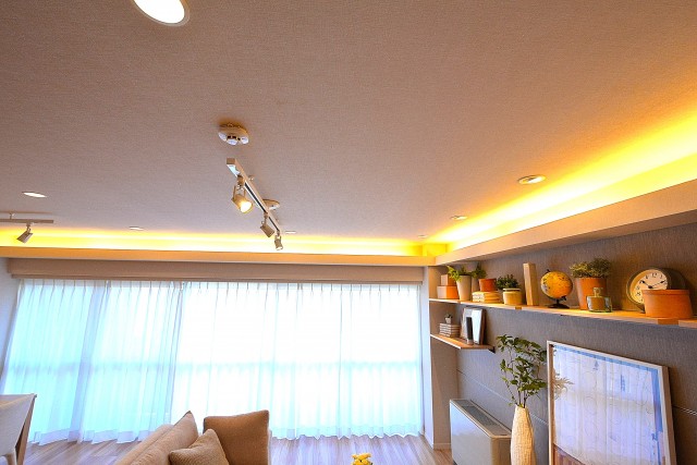 代官山マンション　リビングダイニングの間接照明