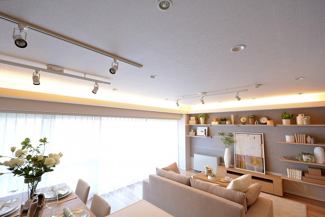 代官山マンション　リビングダイニングの間接照明