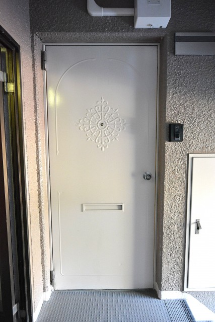北の丸ビル　玄関扉