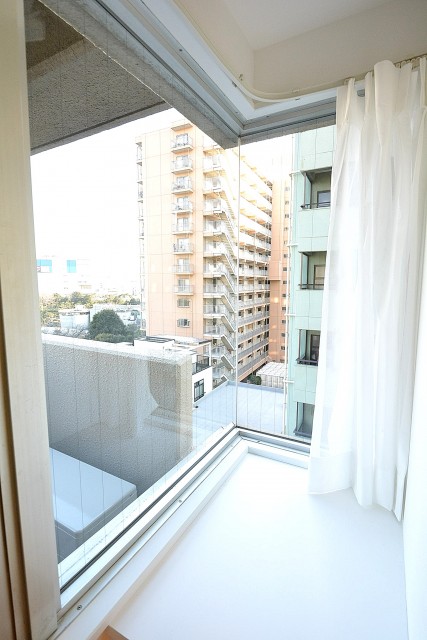 ライオンズマンション大森第3　5.1帖洋室のＬ字サッシ