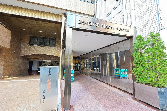 ドミール南青山　エントランスアプローチ