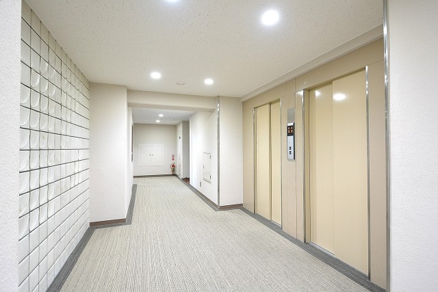 ドミール南青山　エレベーターホール