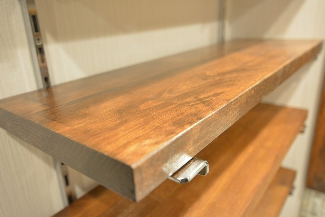 大森ロイヤルハイツ　洗面化粧台横の収納棚