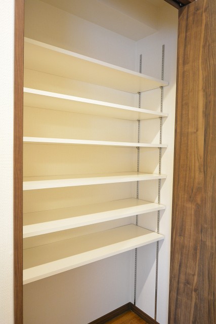 大森ロイヤルハイツ　廊下の収納