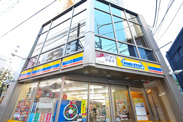 ドミール南青山　周辺