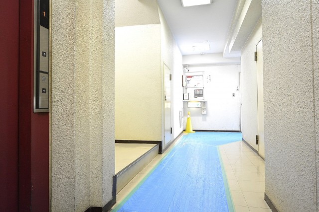 ヴァンヴェール世田谷　共用廊下